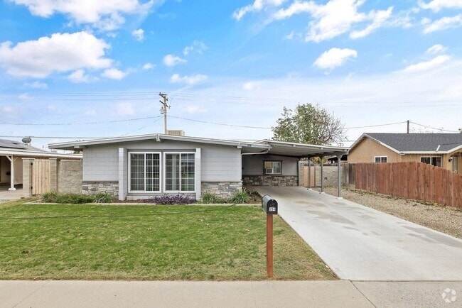 Building Photo - 3 bedroom 2 bath on quiet Street in Exeter Rental