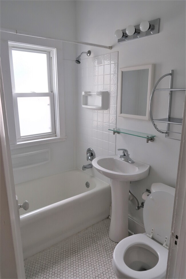 Photo - Gerald Manor