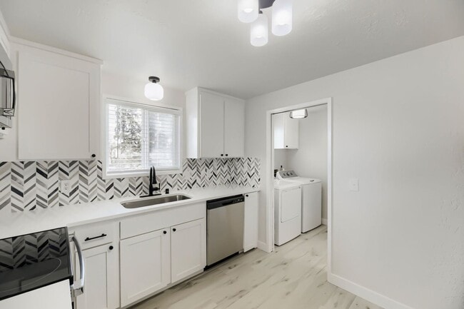 Photo - 14115 Admiralty Way Unit A
