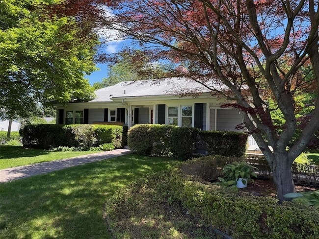 Photo - 135 Worthington Rd House