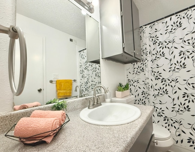 Building Photo - 3740 Little Rd