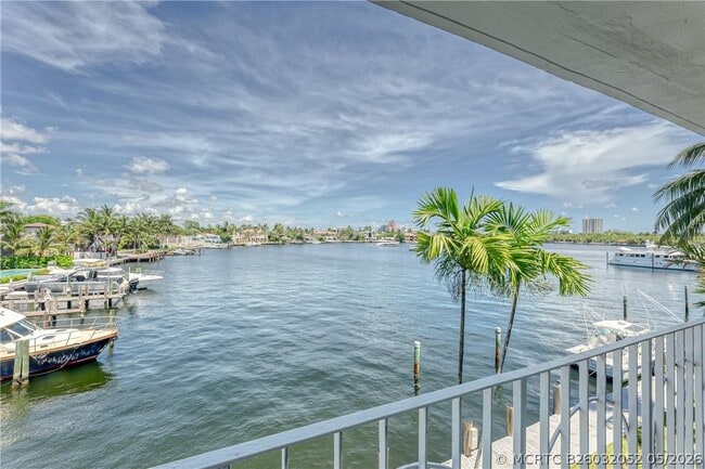 Building Photo - 2717 Yacht Club Blvd Unit 6e