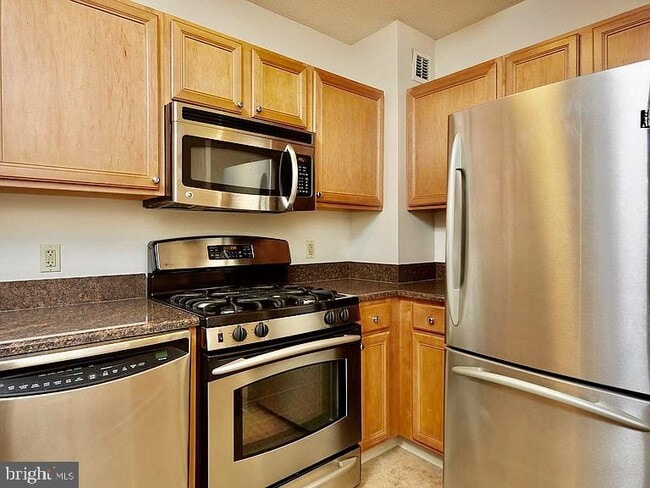 Photo - 7111 Woodmont Ave Unit 103
