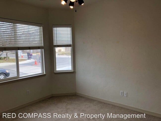Building Photo - Move-in Ready 2-Bed, 2-Bath Townhome in De...