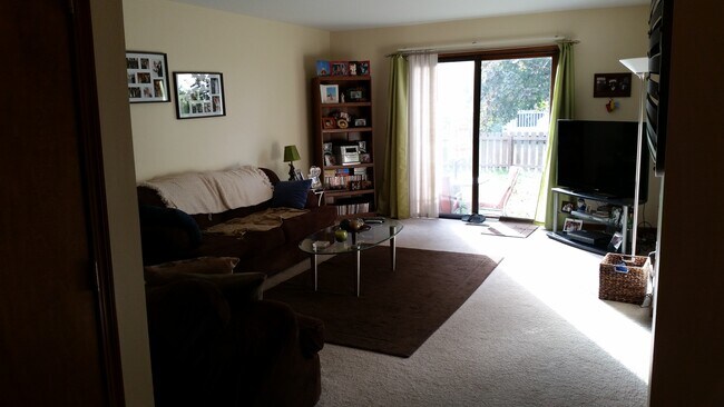 Family Room - 4861 Drayton Rd Unit 4861 Drayton Rd