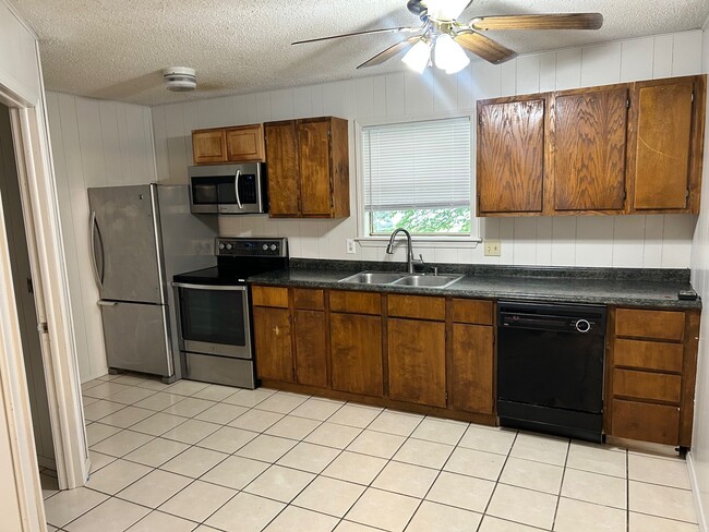 Photo - 1216 Highland Ave Unit b