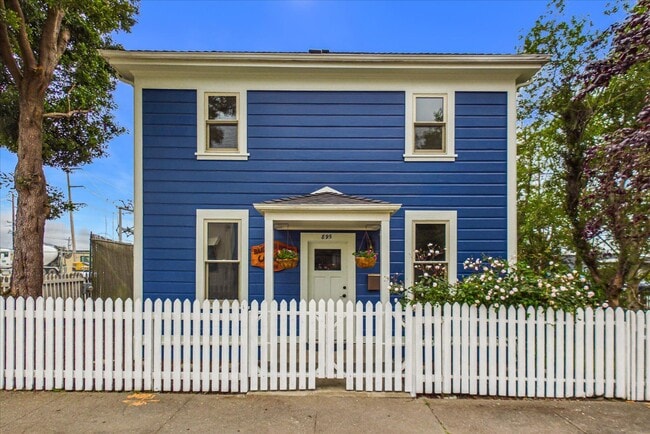 Building Photo - 895 7th St