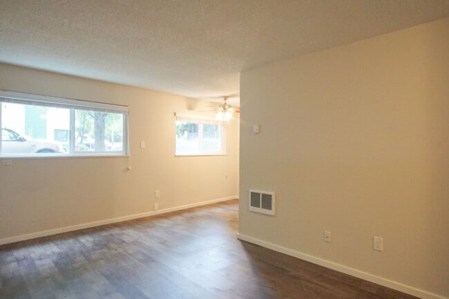 Photo - 1523 SE Stark St Unit 1523