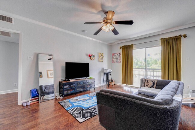 Photo - 4515 Briar Hollow Pl Unidad 215