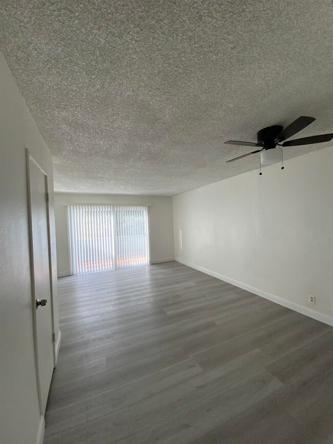 Photo - 461 Corte Arango