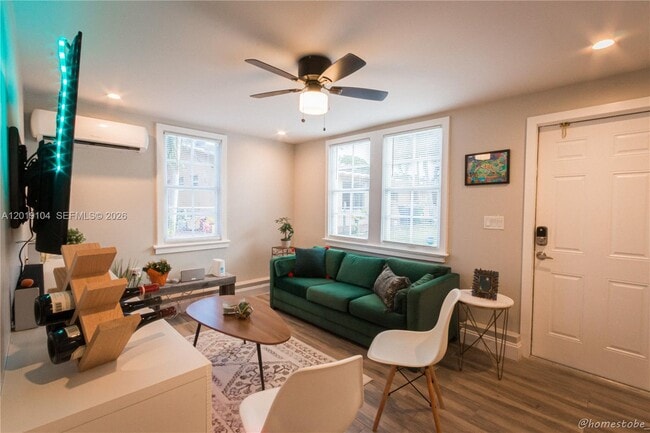 Building Photo - 227 SW 30th Ave Unit A