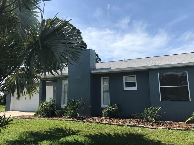 Building Photo - 111 Lura Ln