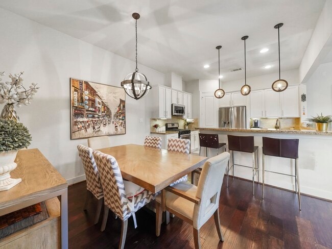 Photo - 9516 Cedarpost Square St