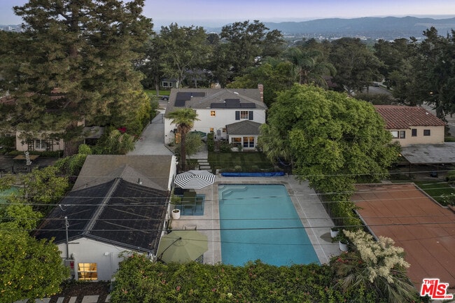 Photo - 881 Cumberland Rd