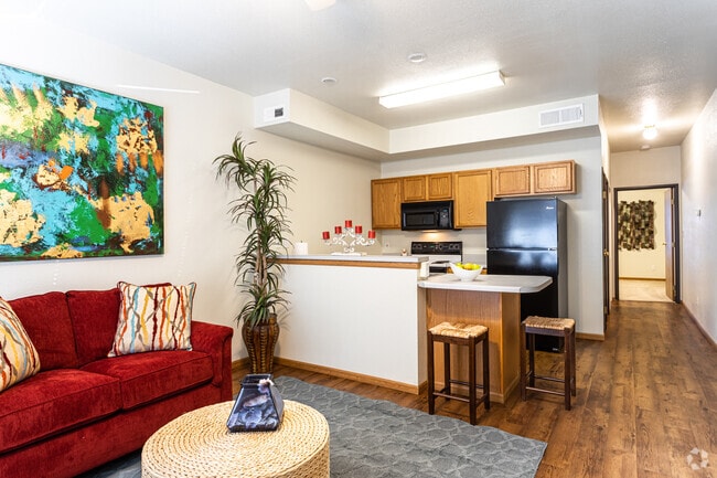 1BR, 1BA - 630 SF