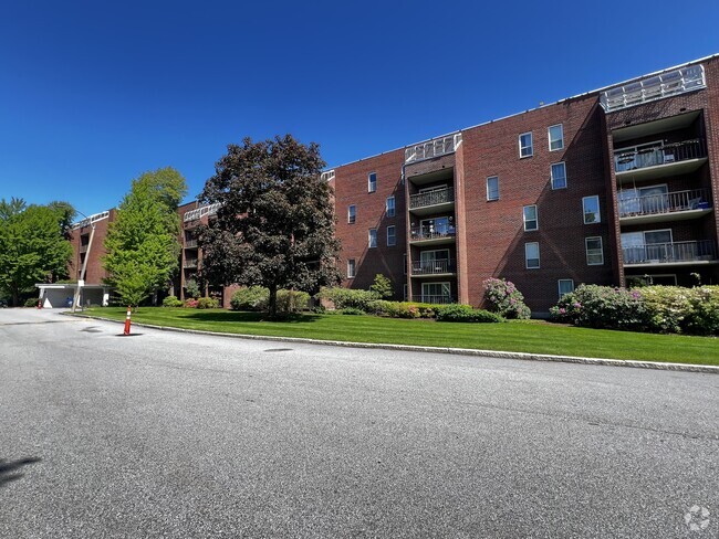 Building Photo - 50-56 Broadlawn Park Unit 208 Rental