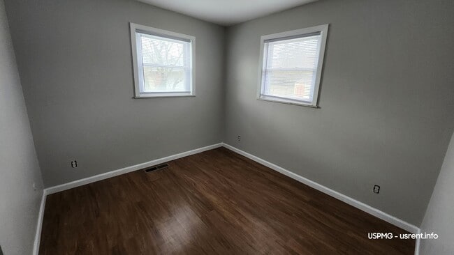 Photo - 852 Crowden Dr