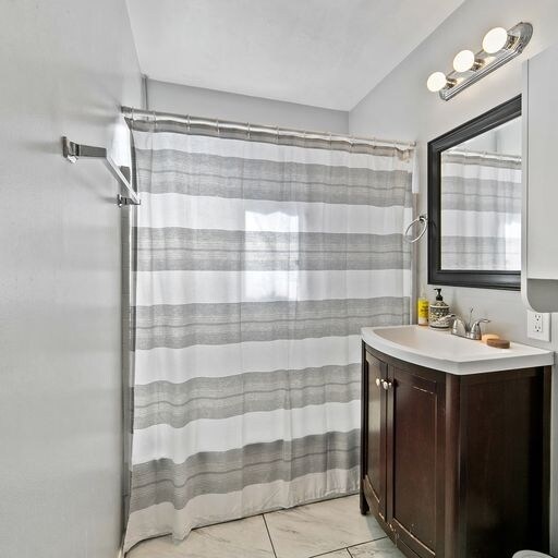 Photo - 1855 Stanley Ave