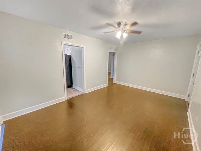 Photo - 2319 E 42nd St