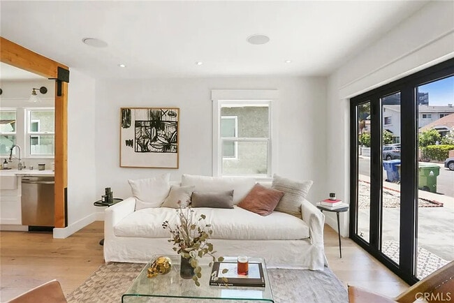 Photo - 3816 Goldwyn Terrace