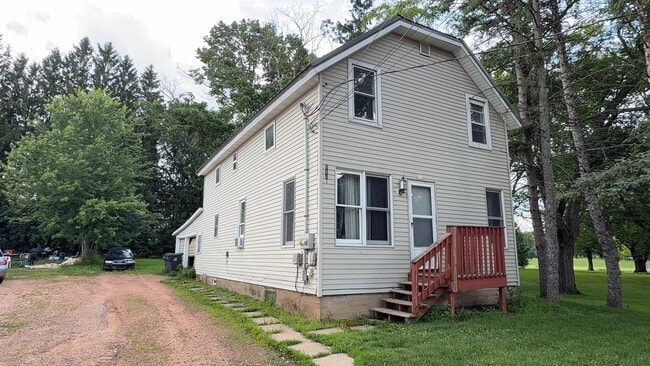 Building Photo - 614 N Chestnut Ave Unit Upper