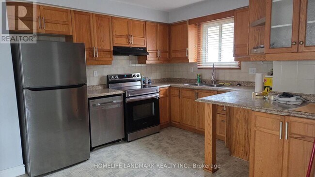 Photo - 33 Elora Dr