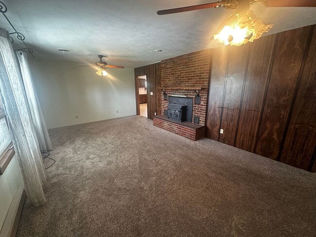 Building Photo - 6405 Hansen Dr