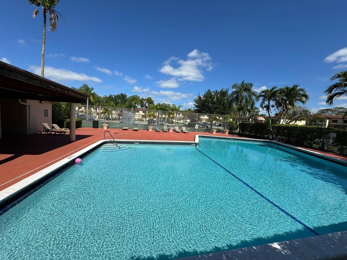 Photo - 8819 Springtree Lakes Dr (Sunrise, FL)