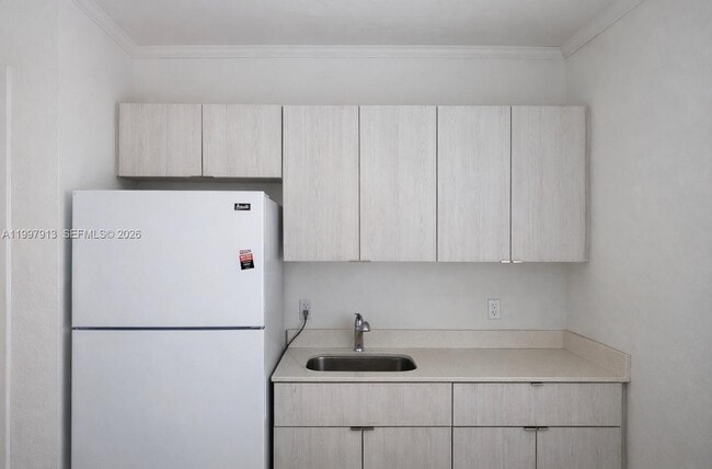 Building Photo - 572 NE 67th St Unit 5