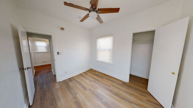 1565 S Hobart