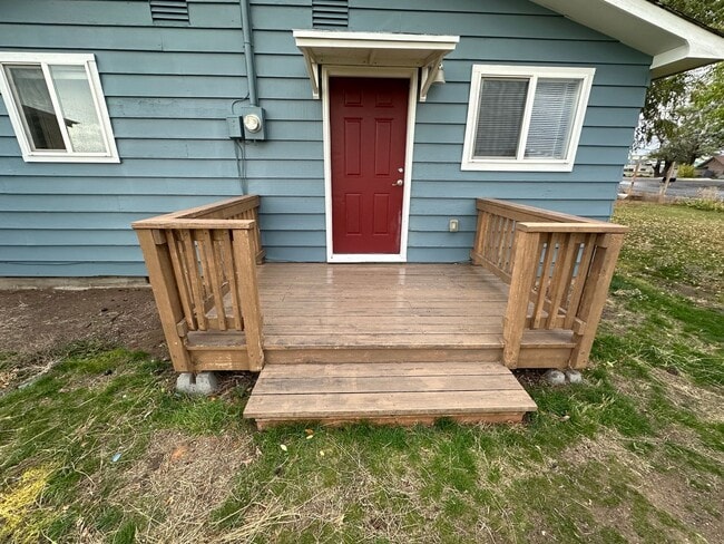 Building Photo - Nice home for rent in Metolius!