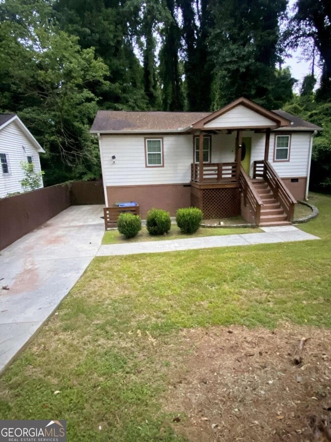 Photo - 2176 Pansy St NW
