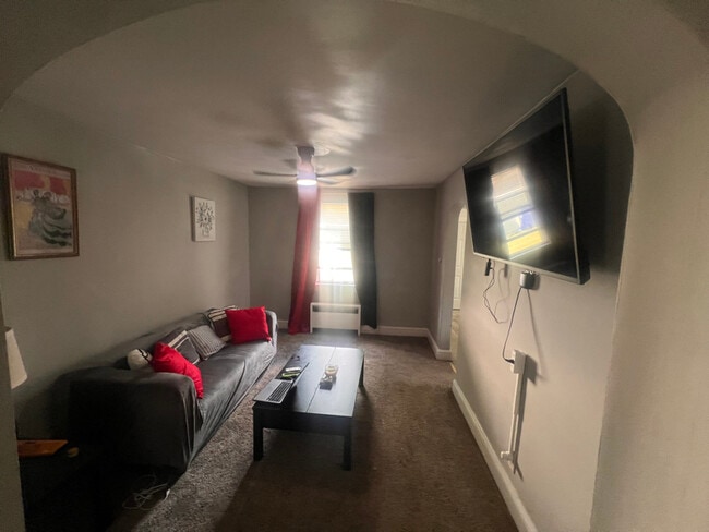 Photo - 6352 Edward St