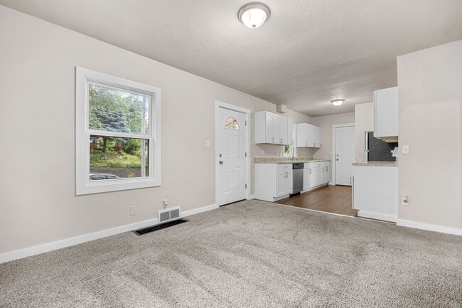 Photo - 2900 Oxford St