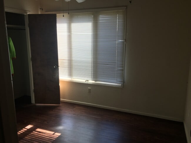 Photo - 9807 Memphis Ave Unit B