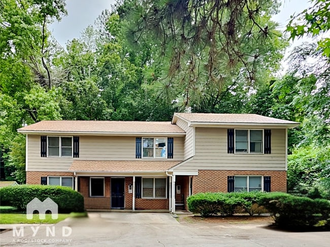 Building Photo - 8715 Chapel Hill Rd Rental
