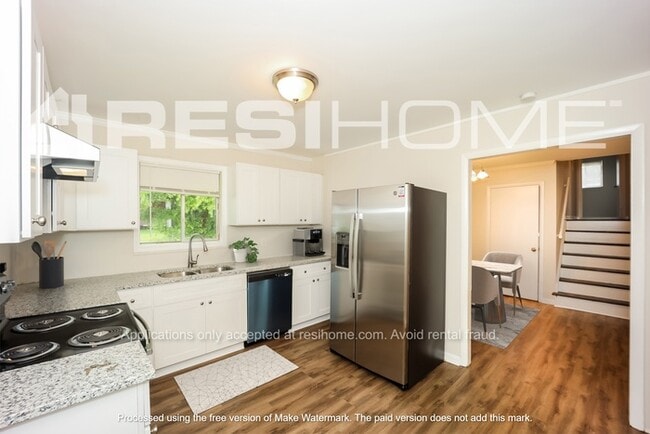 Photo - 724 Dixon Rd