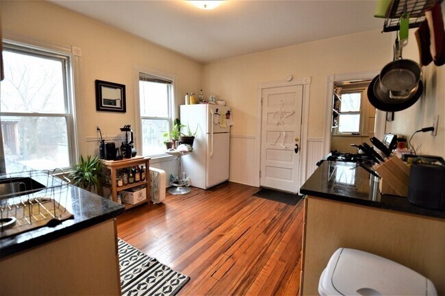 Photo - 67 Washburn Ave Unidad #2 Rental