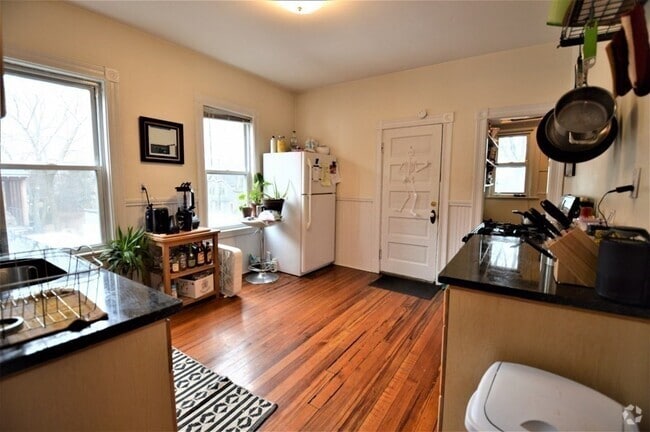 Building Photo - 67 Washburn Ave Unit #2 Rental