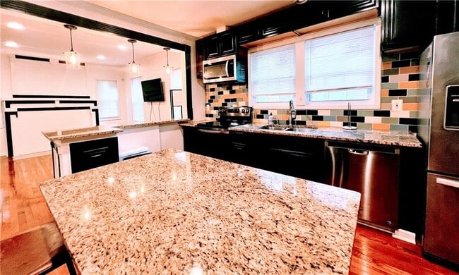 Photo - 814 Moreland Ave SE