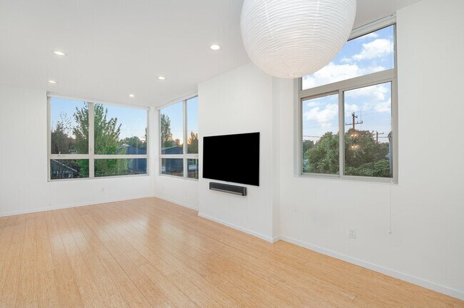 206 22nd Ave