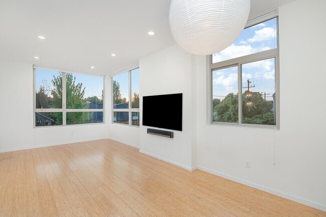 Photo - 206 22nd Ave