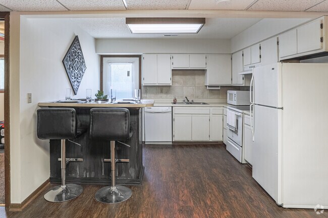 4 BR, 4 BA - Kitchen