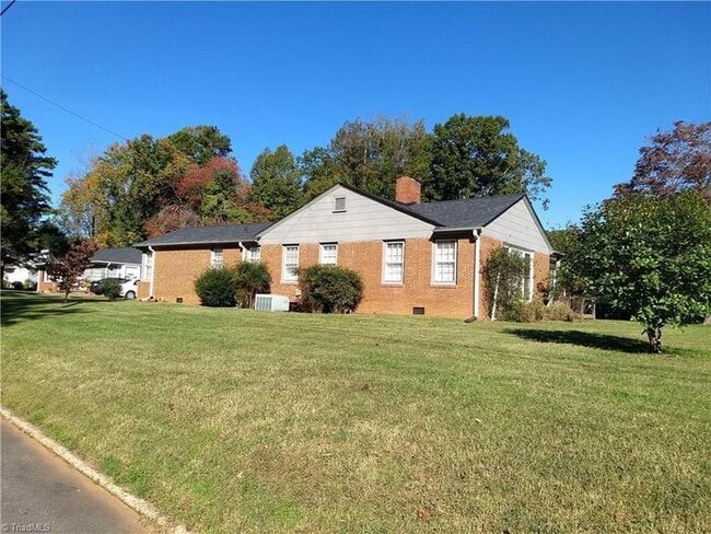 Photo - 206 Ridgewood Dr