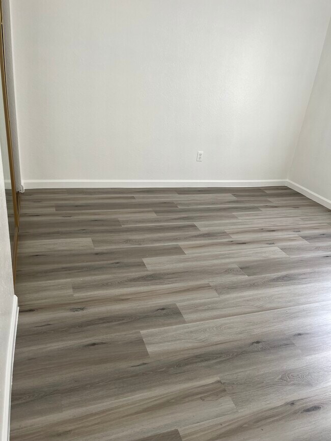 Photo - 5078 Spencer St Unidad .