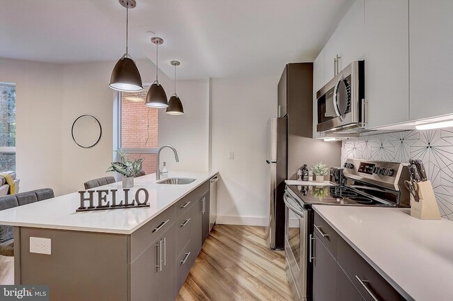 Photo - 3029 W Glenwood Ave Unit 412
