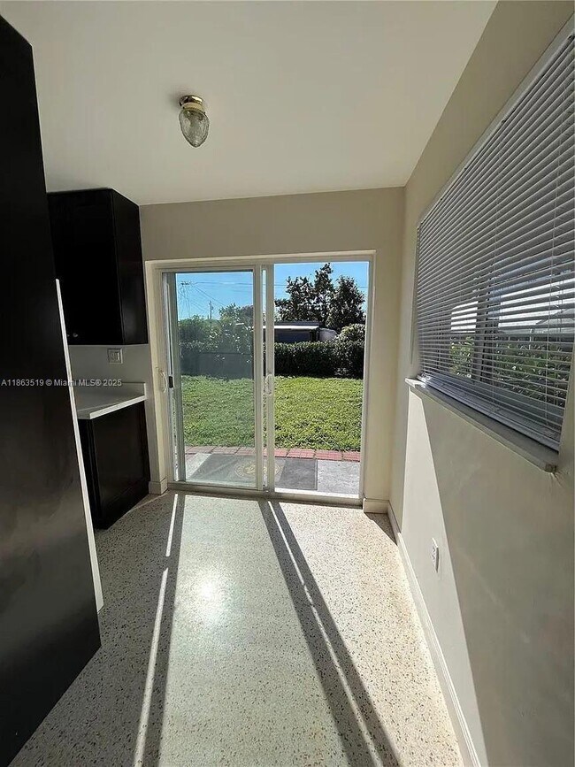 Photo - 628 W 17th St Unit 628