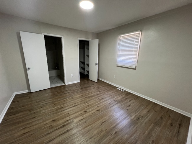 Photo - 912 E Skinner St