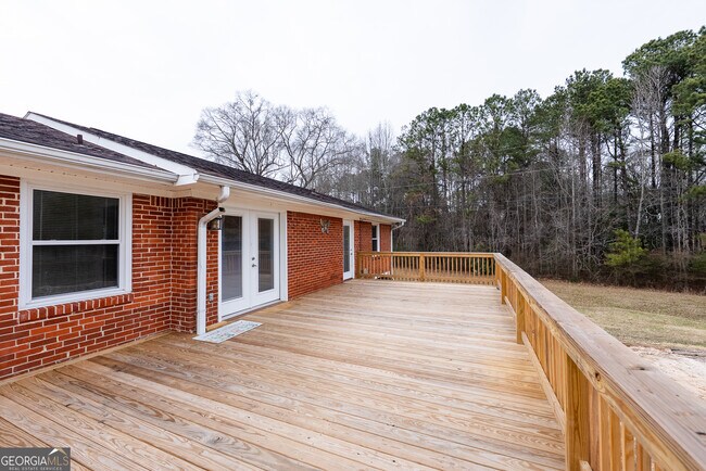 Photo - 953 McCullough Rd