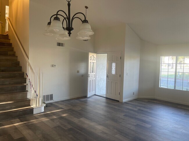Photo - 2215 Lobelia Ave